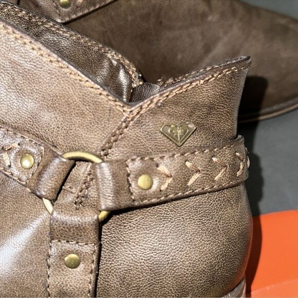 ROXY 9 Brown Faux Leather Embroidered Ankle Zip Saddle Boots - Picture 12 of 12